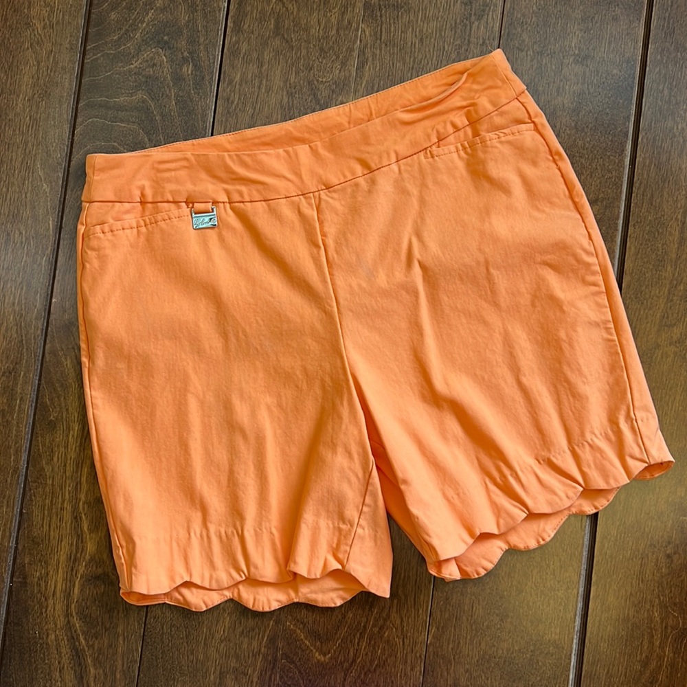 Lulu B scalloped hem shorts